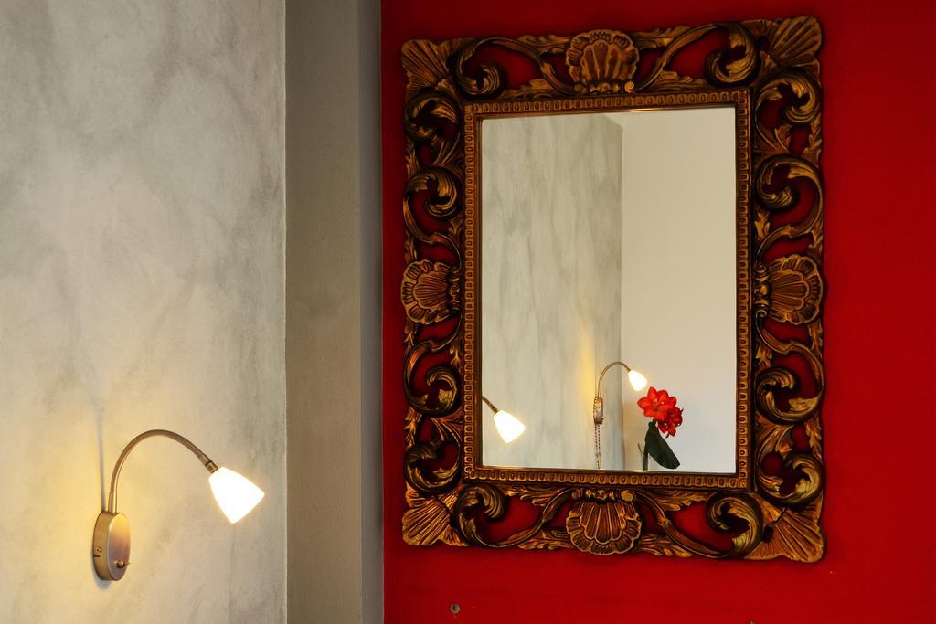 Tremezzina Appartamento Red & Grey Mezzegra ภายนอก รูปภาพ