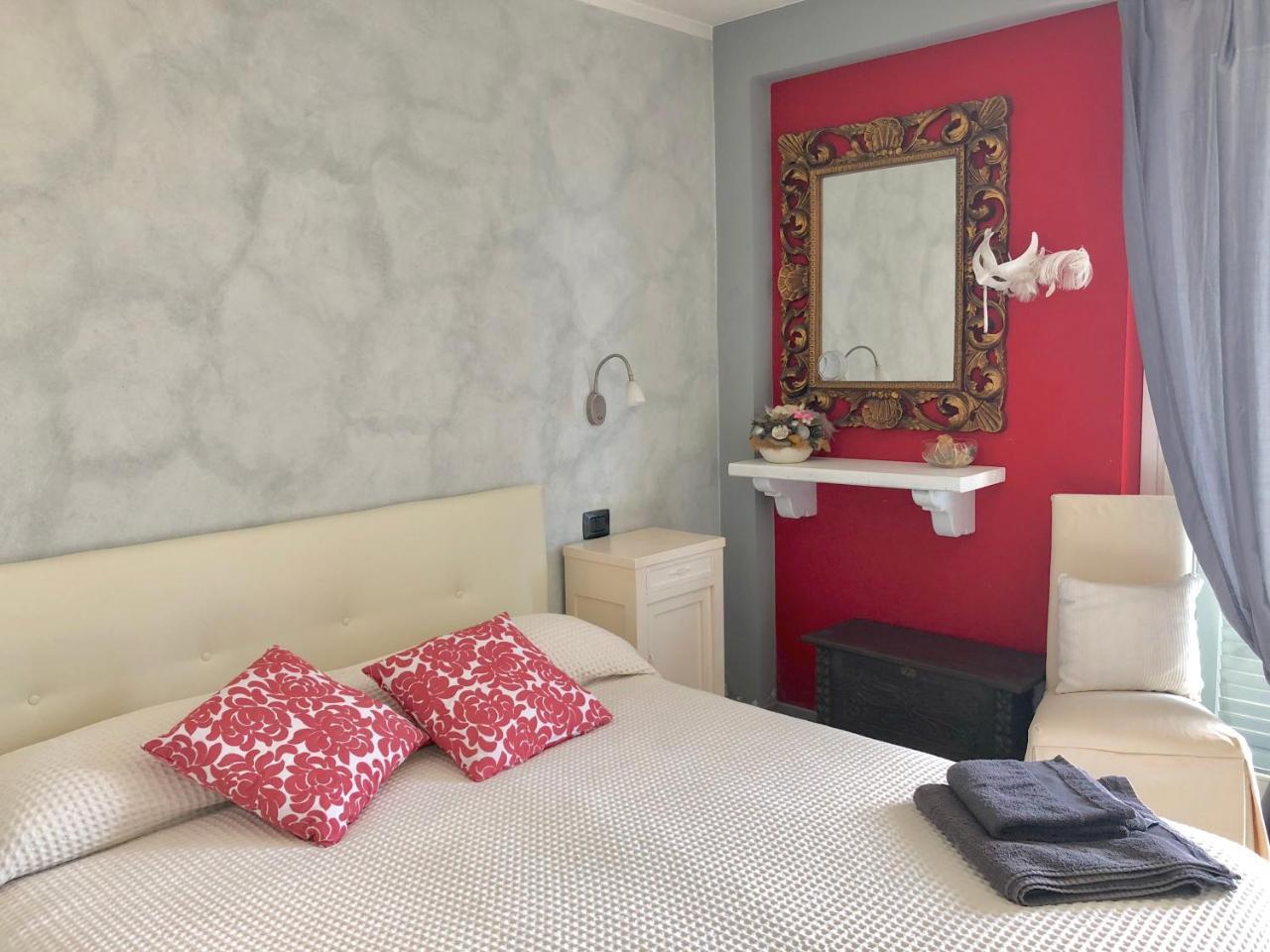 Tremezzina Appartamento Red & Grey Mezzegra ภายนอก รูปภาพ