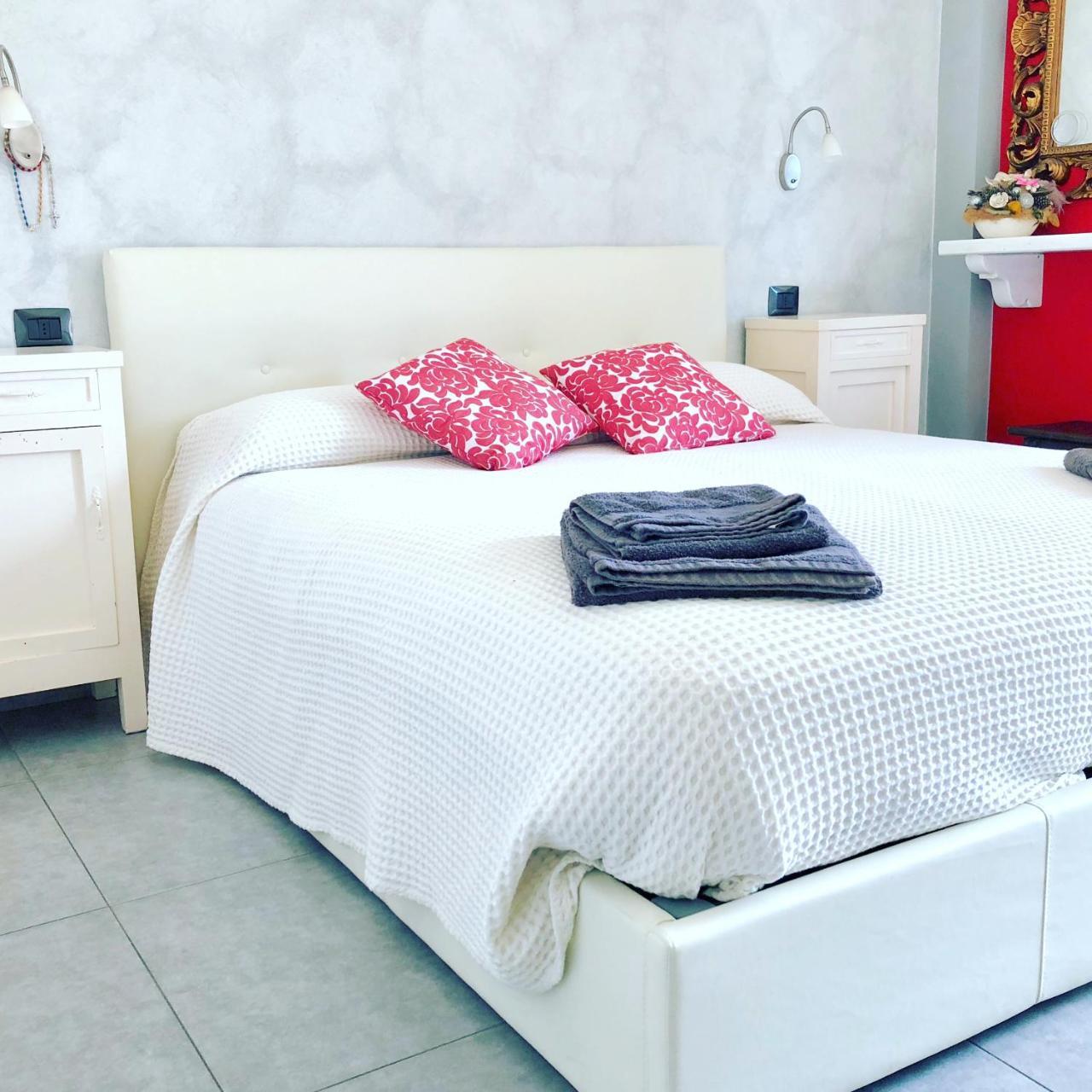 Tremezzina Appartamento Red & Grey Mezzegra ภายนอก รูปภาพ