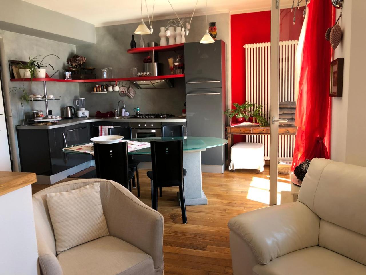 Tremezzina Appartamento Red & Grey Mezzegra ภายนอก รูปภาพ