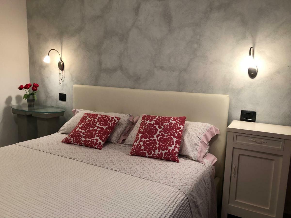 Tremezzina Appartamento Red & Grey Mezzegra ภายนอก รูปภาพ